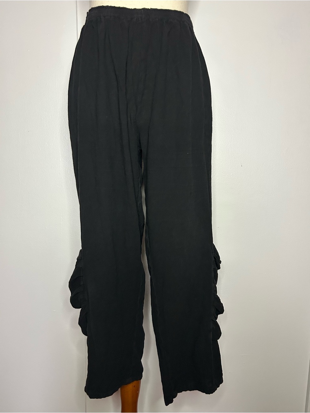 OH MY GAUZE! Black Cotton Capri with Side Gathered Pockets and Elastic Waistband